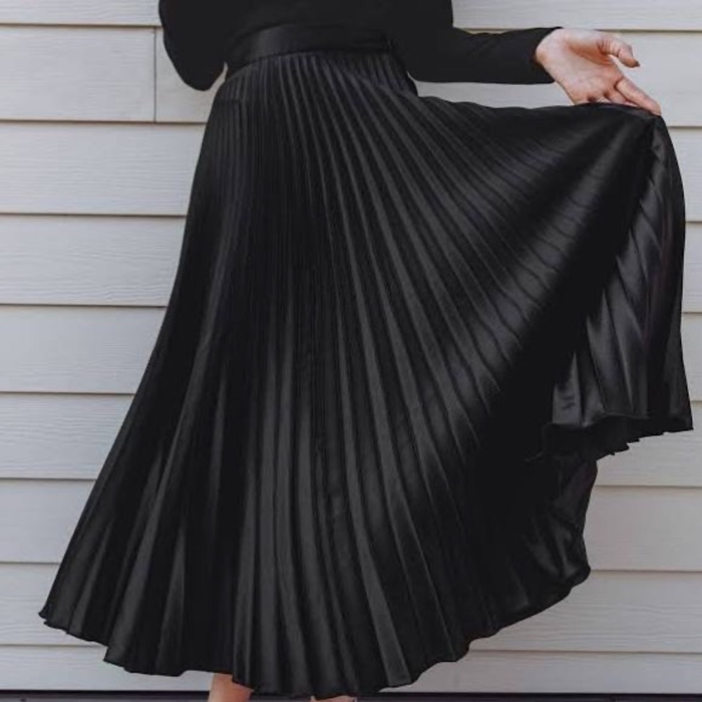 Long maxi Black pleated skirt classic